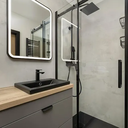 Czilu Czilu D&d شقة *